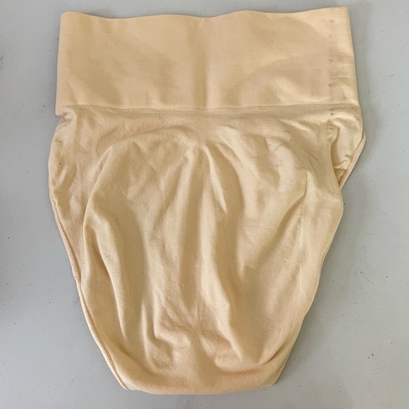 Skims Core Control Nude Beige Shapewear Briefs Size S/M - Picture 4 of 6